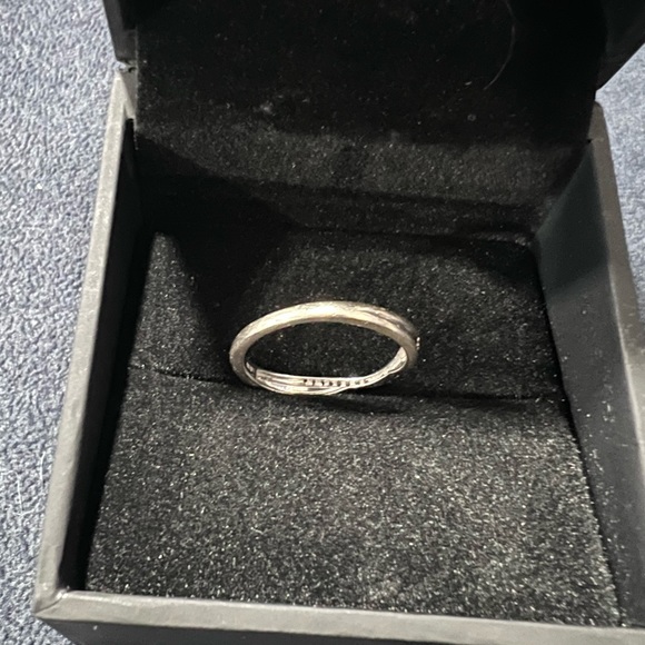 1/10 CT. T.W. Diamond Twist Contour Wedding Band in 14K White Gold - Picture 2 of 4